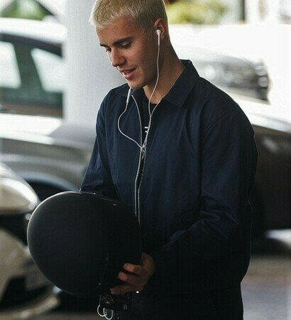 bieber, hair flip and blond hair