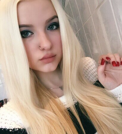 selfie, celebrities and rednails